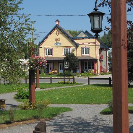Auberge Le Voyageur Mont-Tremblant Zewnętrze zdjęcie