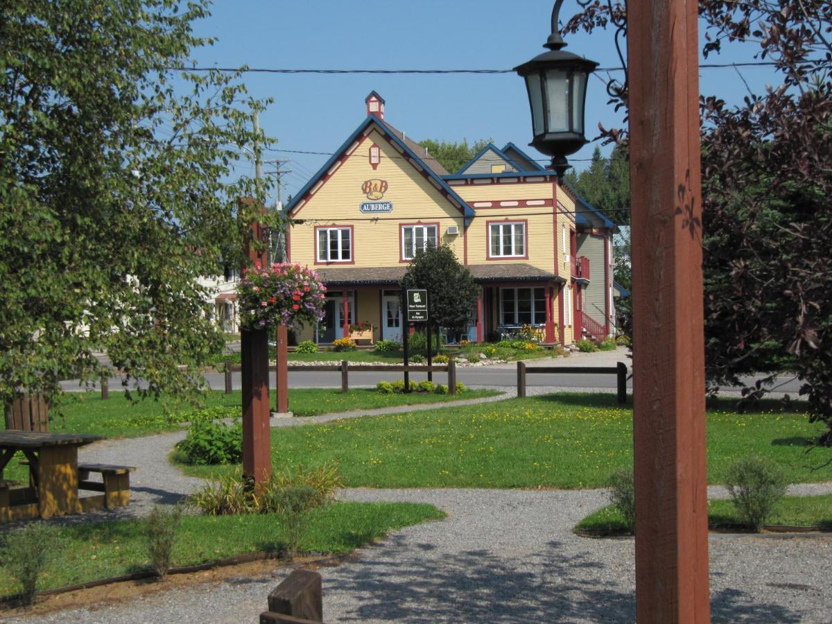 Auberge Le Voyageur Mont-Tremblant Zewnętrze zdjęcie